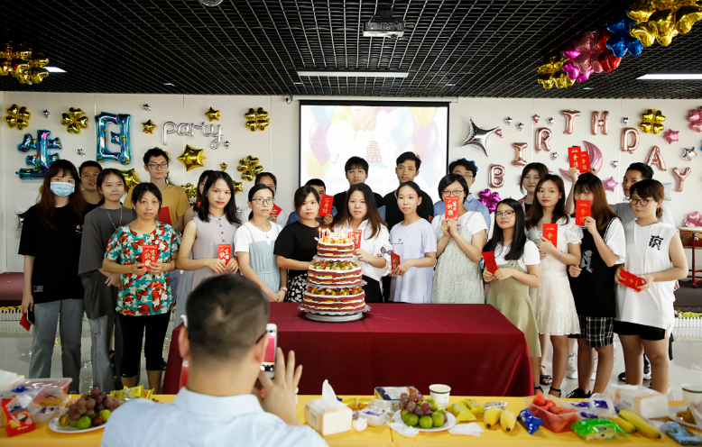 卡輪飾品2020上半年度員工生日聯(lián)歡會：不念過往，不畏將來，不忘初心